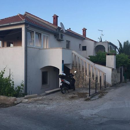 Apartment Mirela Supetar Exterior photo
